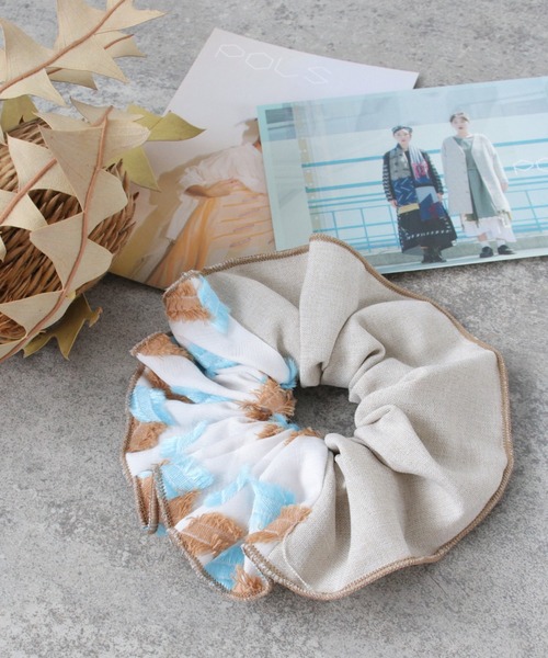 Three Four Time（ｽﾘｰﾌｫｰﾀｲﾑ）の「POLS×Ｆlourl　播州織コンビシュシュ（シュシュ・レディース・ブラウン/ベージュ/アイボリー・FREE）」の14枚目の写真