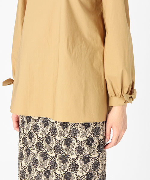 EFFE BEAMS（エッフェビームス）の「EFFE BEAMS / カフリボン ノーカラーブラウス（シャツ/ブラウス・レディース・ホワイト/ベージュ・36/38）」の7枚目の写真