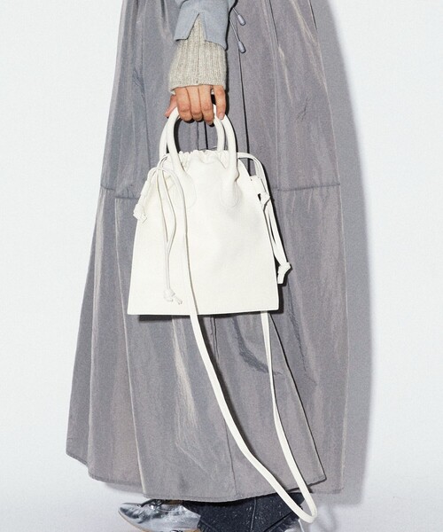 Firsthand（ファーストハンド）の「Firsthand/ファーストハンド レザー巾着ポシェット / 防水レザー（ショルダーバッグ・レディース・ホワイト/ブラック・ONE SIZE）」の9枚目の写真