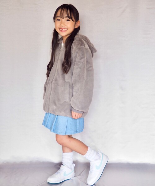 SHOO・LA・RUE(シューラルー)の「◆【110-140cm】フェイクファー耳つきパーカ(ブルゾン・キッズ・チャコールグレー/アイボリー・11/12/13/14)」の16枚目の写真