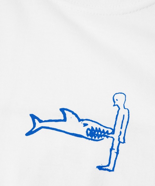 HUF(ハフ)の「HUF X ALLTIMERS SHARK ATTACK TEE / HUF Tシャツ コラボ(Tシャツ/カットソー・メンズ・ホワイト・MEDIUM/SMALL/LARGE/XX-LARGE/X-LARGE)」の8枚目の写真
