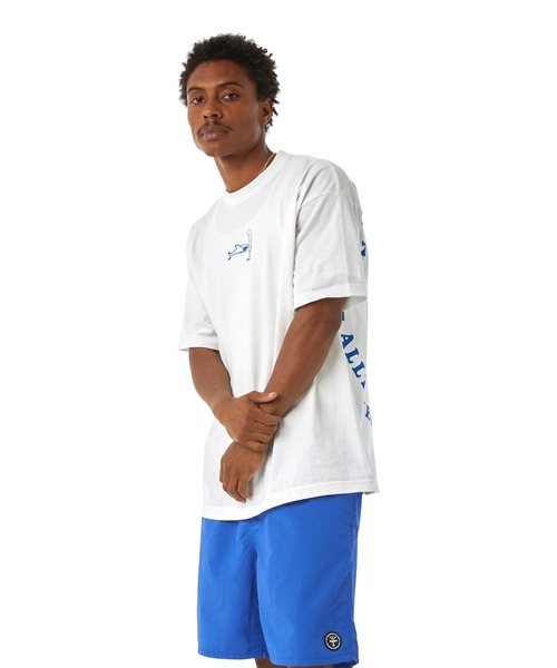 HUF(ハフ)の「HUF X ALLTIMERS SHARK ATTACK TEE / HUF Tシャツ コラボ(Tシャツ/カットソー・メンズ・ホワイト・MEDIUM/SMALL/LARGE/XX-LARGE/X-LARGE)」の10枚目の写真