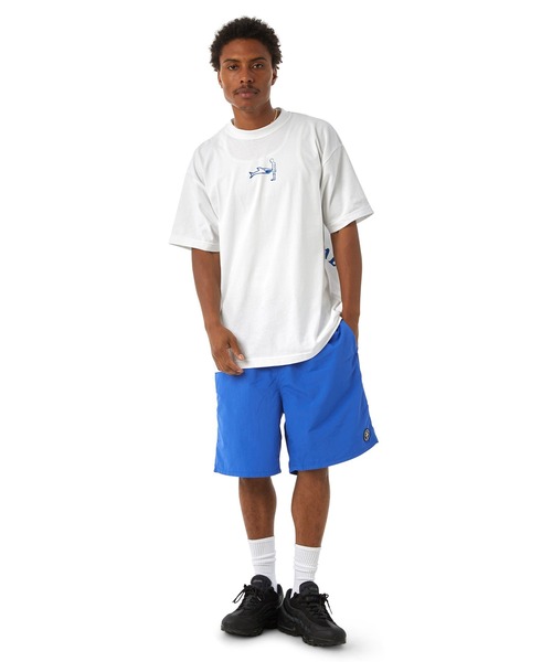 HUF(ハフ)の「HUF X ALLTIMERS SHARK ATTACK TEE / HUF Tシャツ コラボ(Tシャツ/カットソー・メンズ・ホワイト・MEDIUM/SMALL/LARGE/XX-LARGE/X-LARGE)」の2枚目の写真