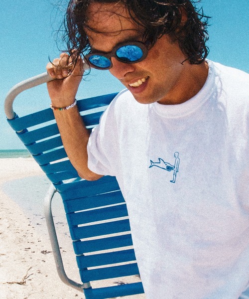 HUF(ハフ)の「HUF X ALLTIMERS SHARK ATTACK TEE / HUF Tシャツ コラボ(Tシャツ/カットソー・メンズ・ホワイト・MEDIUM/SMALL/LARGE/XX-LARGE/X-LARGE)」の4枚目の写真