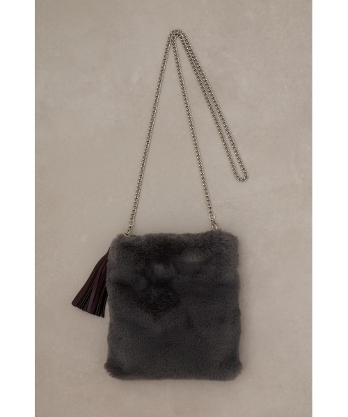 AZUL by moussy(アズールバイマウジー)の「タッセルエコファーポシェット(ショルダーバッグ・レディース・アイボリー/ブラウン系その他/グレー・FREE)」の2枚目の写真