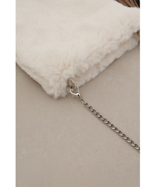 AZUL by moussy(アズールバイマウジー)の「タッセルエコファーポシェット(ショルダーバッグ・レディース・アイボリー/ブラウン系その他/グレー・FREE)」の5枚目の写真