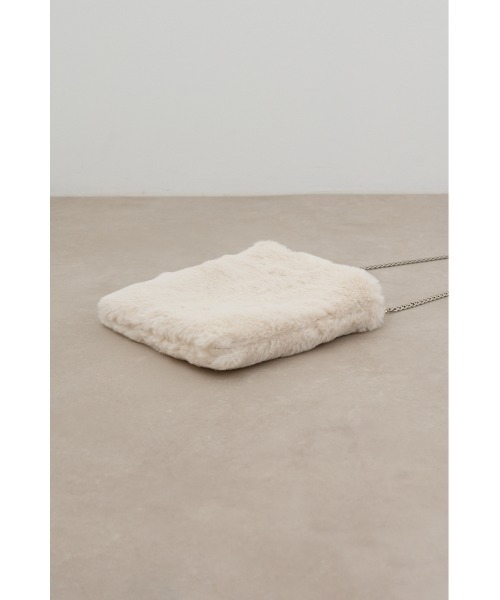 AZUL by moussy(アズールバイマウジー)の「タッセルエコファーポシェット(ショルダーバッグ・レディース・アイボリー/ブラウン系その他/グレー・FREE)」の4枚目の写真
