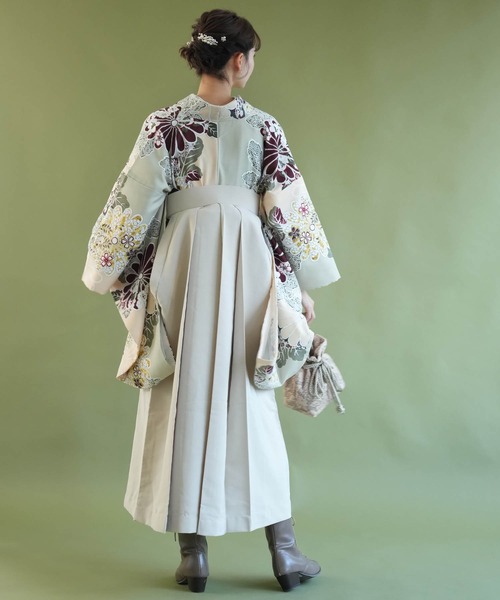 utatane（ウタタネ）の「袴セット utatane ベージュの染分けレトロ菊