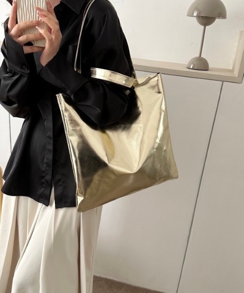 ap retro(アプレトロ)の「メタリックトートバッグ/【A4収納可】(トートバッグ・レディース・シルバー/ブルー/ゴールド・FREE)」の17枚目の写真