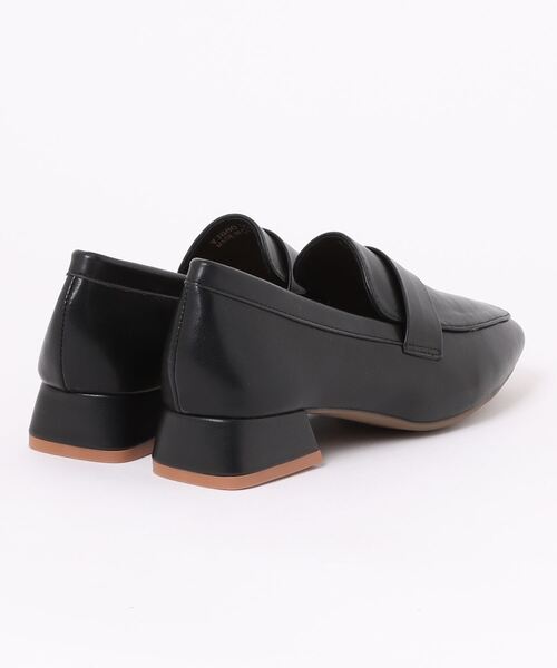 shoes365(シューズスリーシックスファイヴ)の「【shoes365】ローヒールスクエアトゥローファー(ローファー・レディース・オフホワイト/ベージュ/ブラック・24.0cm/24.5cm/23.5cm/23.0cm/22.5cm/25.0cm)」の4枚目の写真