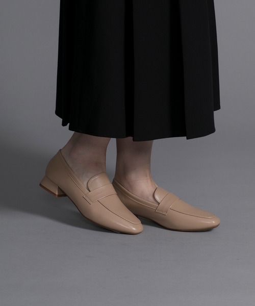 shoes365(シューズスリーシックスファイヴ)の「【shoes365】ローヒールスクエアトゥローファー(ローファー・レディース・オフホワイト/ベージュ/ブラック・24.0cm/24.5cm/23.5cm/23.0cm/22.5cm/25.0cm)」の3枚目の写真