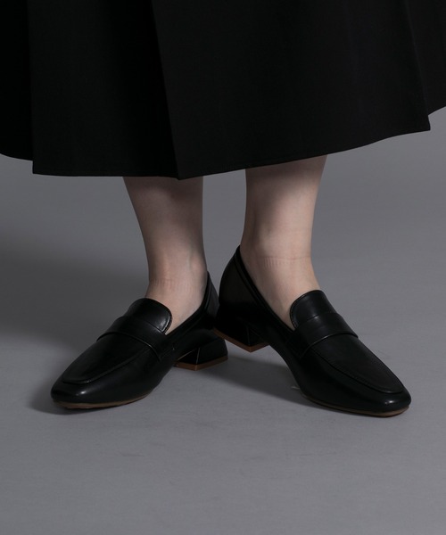 shoes365(シューズスリーシックスファイヴ)の「【shoes365】ローヒールスクエアトゥローファー(ローファー・レディース・オフホワイト/ベージュ/ブラック・24.0cm/24.5cm/23.5cm/23.0cm/22.5cm/25.0cm)」の19枚目の写真