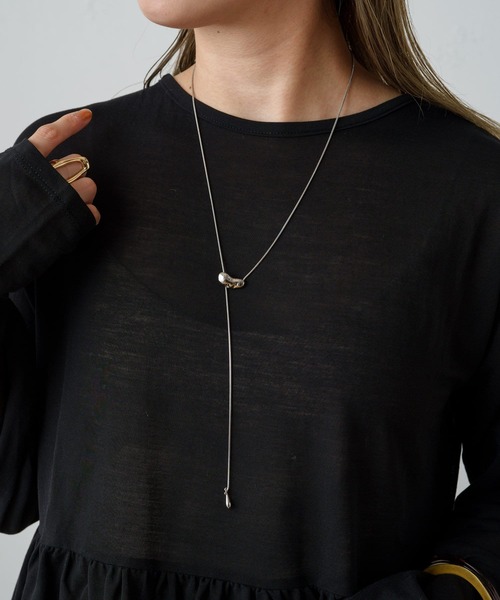 Omekashi(オメカシ)の「ビーンスライドスネイクチェーンネックレス(ネックレス・レディース・ゴールド/シルバー・FREE)」の2枚目の写真