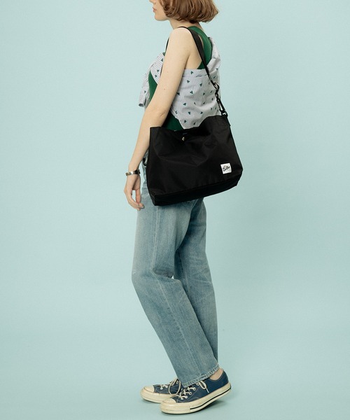 Drifter（ドリフター）の「CARRY ALL BAG／キャリーオールバッグ（ショルダーバッグ・レディース・ホワイト×ブラック/ブラック×ブラック/スカイブルー系/レオパード/ブラック系その他/ゼブラ/ブラウン/グリーン系カモフラージュ/ドット・FREE）」の3枚目の写真