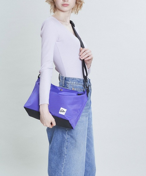 Drifter(ドリフター)の「CARRY ALL BAG/キャリーオールバッグ(ショルダーバッグ・レディース・ホワイト×ブラック/ブラック×ブラック/スカイブルー系/レオパード/ブラック系その他/ゼブラ/ブラウン/グリーン系カモフラージュ/ドット/パープル/ピーコックグリーン系・FREE)」の8枚目の写真