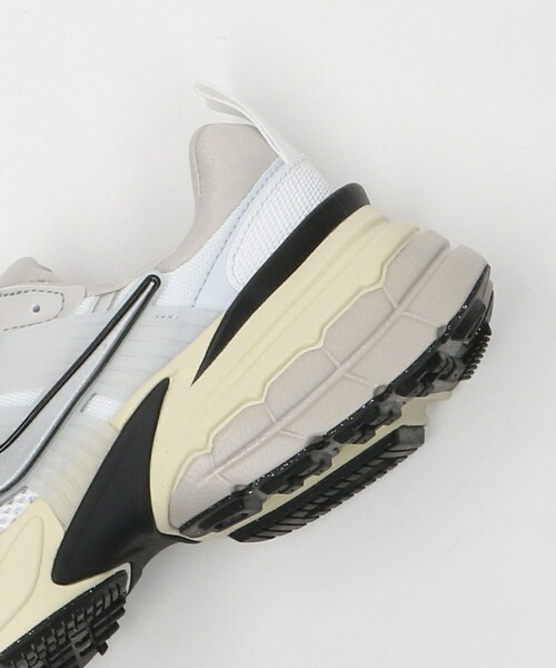 NIKE（ナイキ）の「＜NIKE＞ナイキ V2K ラン スニーカー（スニーカー・レディース・ブラック/ホワイト/ブラウン/ライトグレー・22.5cm/23cm/24cm/25cm/23.5cm/24.5cm）」の10枚目の写真