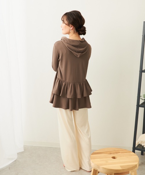 Ocean Pacific（オーシャンパシフィック）の「レディース ティアードラッシュガード 水着 UVカット フリル ルームウェア 水陸両用  ヨガウェア  ピラティス  トレーニングウェア（ラッシュガード・レディース・オフホワイト/ブラック/ブラック×グレー/ベージュ・LARGE/MEDIUM/XX-LARGE/X-LARGE）」の7枚目の写真