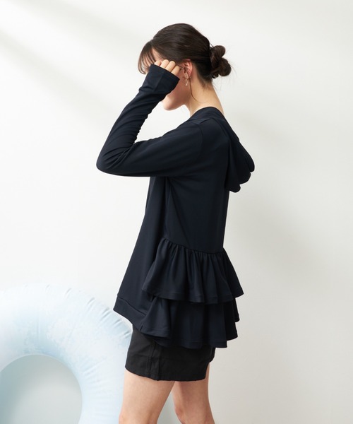 Ocean Pacific（オーシャンパシフィック）の「レディース ティアードラッシュガード 水着 UVカット フリル ルームウェア 水陸両用  ヨガウェア  ピラティス  トレーニングウェア（ラッシュガード・レディース・オフホワイト/ブラック/ブラック×グレー/ベージュ・LARGE/MEDIUM/XX-LARGE/X-LARGE）」の17枚目の写真