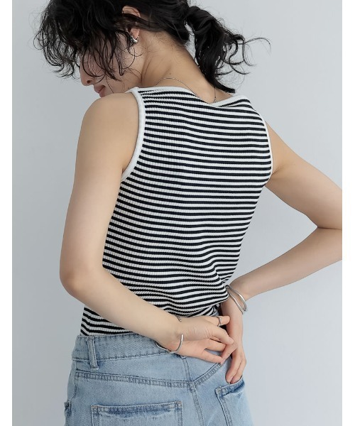 Re:EDIT（リエディ）の「[新色追加]ボートネックリブタンクトップ（タンクトップ・レディース・チャコールグレー/ブラック/ホワイト×ブラック/ホワイト/レッド・MEDIUM/LARGE）」の8枚目の写真