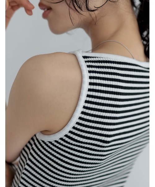 Re:EDIT（リエディ）の「[新色追加]ボートネックリブタンクトップ（タンクトップ・レディース・チャコールグレー/ブラック/ホワイト×ブラック/ホワイト/レッド・MEDIUM/LARGE）」の9枚目の写真