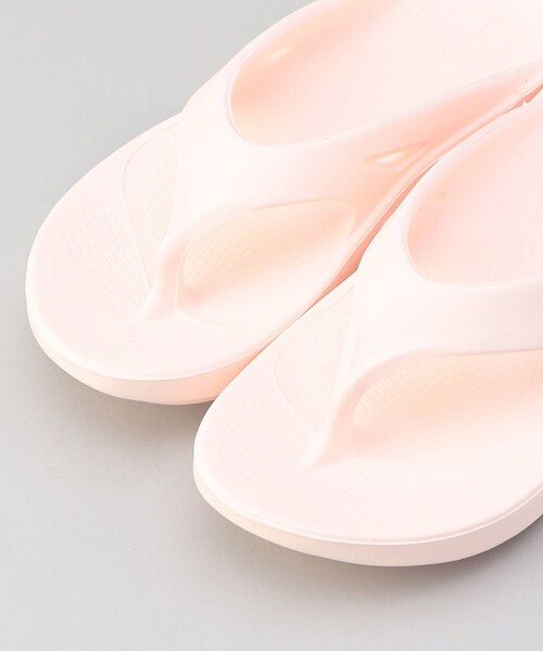 OOFOS（ウーフォス）の「OOFOS/ウーフォス OOoriginal / ウーオリジナル（サンダル・レディース・ブラック/ベージュ/ピンク・6/8/7）」の12枚目の写真