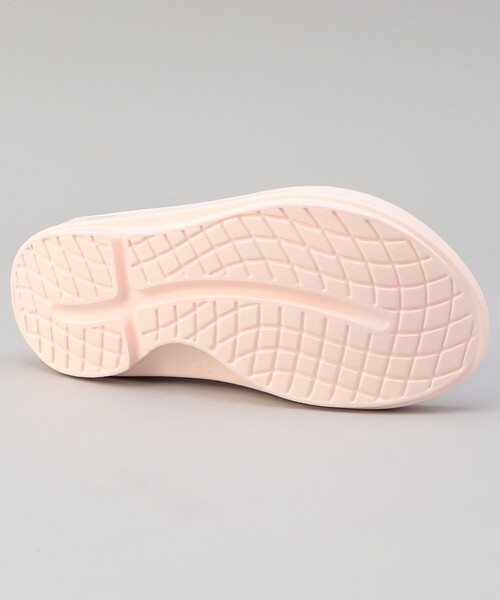 OOFOS（ウーフォス）の「OOFOS/ウーフォス OOoriginal / ウーオリジナル（サンダル・レディース・ブラック/ベージュ/ピンク・6/8/7）」の20枚目の写真