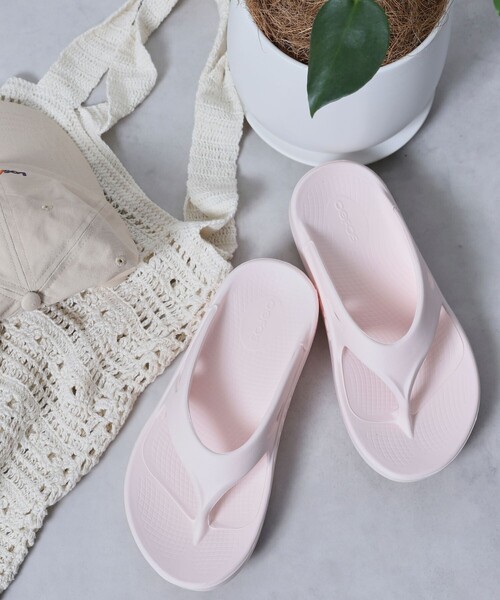 OOFOS（ウーフォス）の「OOFOS/ウーフォス OOoriginal / ウーオリジナル（サンダル・レディース・ブラック/ベージュ/ピンク・6/8/7）」の14枚目の写真