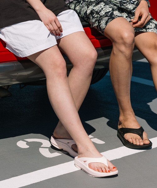 OOFOS（ウーフォス）の「OOFOS/ウーフォス OOoriginal / ウーオリジナル（サンダル・レディース・ブラック/ベージュ/ピンク・6/8/7）」の22枚目の写真