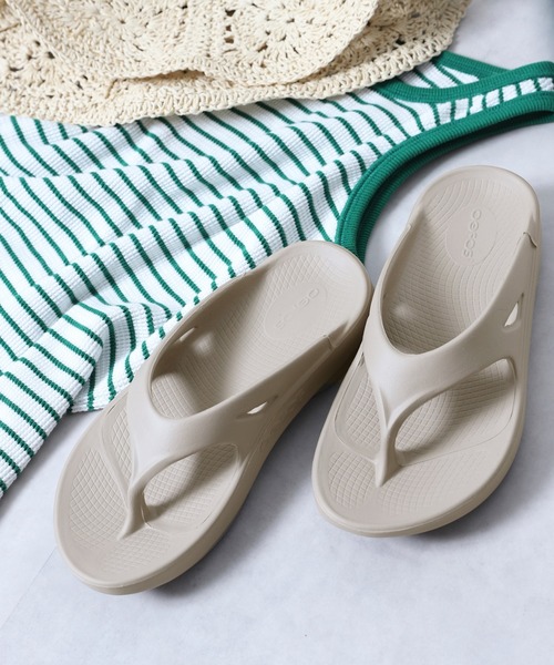 OOFOS（ウーフォス）の「OOFOS/ウーフォス OOoriginal / ウーオリジナル（サンダル・レディース・ブラック/ベージュ/ピンク・6/8/7）」の2枚目の写真