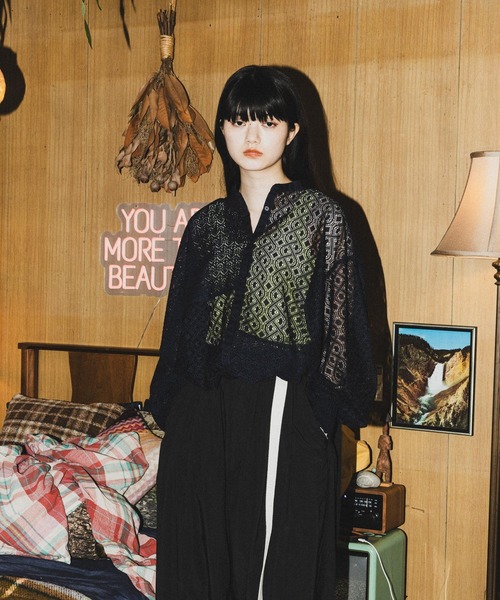 niko and...（ニコアンド）の「[MODE NORM CORE]スタンドレースパッチワークシャツ（シャツ/ブラウス・レディース・スモーク/オフホワイト・MEDIUM/LARGE）」の2枚目の写真