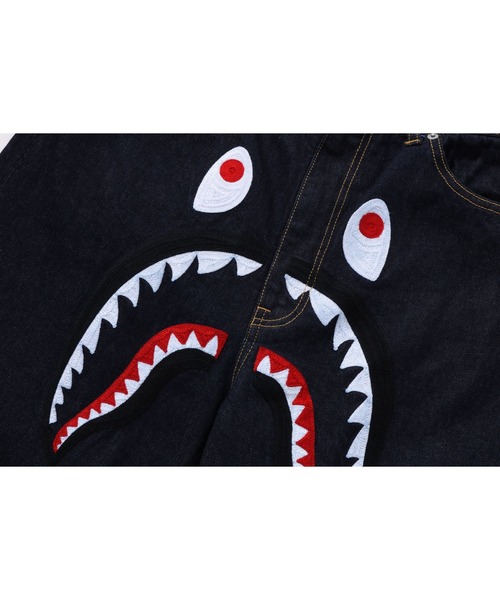 A BATHING APE（アベイシングエイプ）の「SHARK EMBROIDERY BAGGY