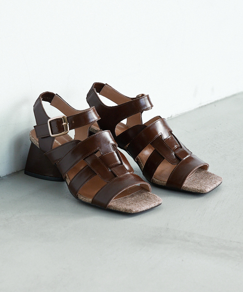 Au BANNISTER(オゥバニスター)の「グルカ風ヒールサンダル(サンダル・レディース・ブラウン/グリーン/ブラック・35/36/37/38/39)」の2枚目の写真