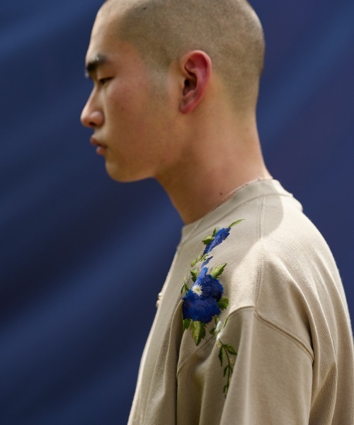 rehacer（レアセル）の「rehacer : Fringe Flower Wide CS / フリンジ フラワー ワイド カットソー（Tシャツ/カットソー・メンズ・スミクロ/ベージュ/ホワイト・MEDIUM/LARGE/X-LARGE）」の6枚目の写真