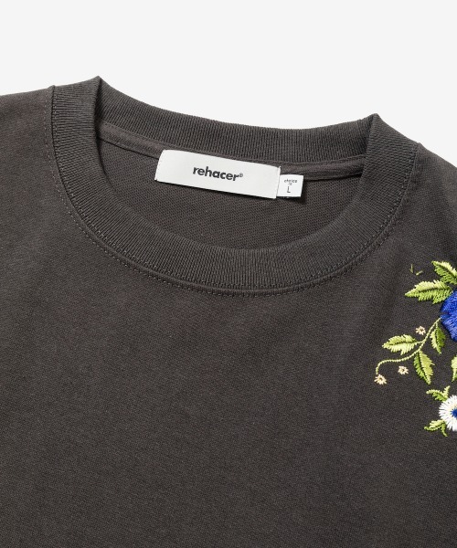 rehacer（レアセル）の「rehacer : Fringe Flower Wide CS / フリンジ フラワー ワイド カットソー（Tシャツ/カットソー・メンズ・スミクロ/ベージュ/ホワイト・MEDIUM/LARGE/X-LARGE）」の8枚目の写真