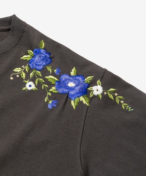 rehacer（レアセル）の「rehacer : Fringe Flower Wide CS / フリンジ フラワー ワイド カットソー（Tシャツ/カットソー・メンズ・スミクロ/ベージュ/ホワイト・MEDIUM/LARGE/X-LARGE）」の9枚目の写真