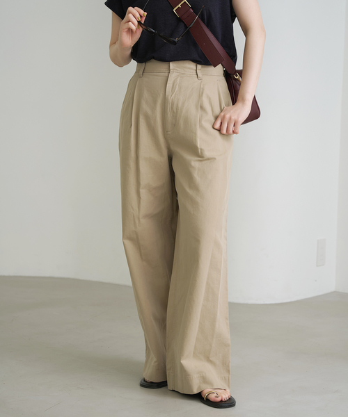 IENA(イエナ)の「ローウエストチノパンツ(チノパンツ・レディース・ベージュ/ホワイト・38/36/34)」の13枚目の写真
