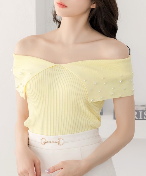 Julia Boutique(ジュリアブティック)の「パール付きデコルテオープンノースリーブニットトップス/24094(ニット/セーター・レディース・イエロー/ホワイト/ブラック・ONE)」の3枚目の写真
