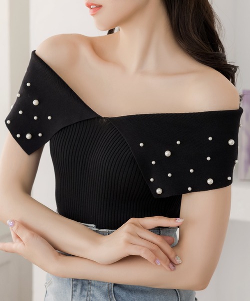 Julia Boutique(ジュリアブティック)の「パール付きデコルテオープンノースリーブニットトップス/24094(ニット/セーター・レディース・イエロー/ホワイト/ブラック・ONE)」の2枚目の写真