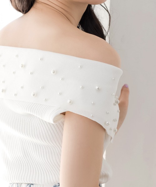 Julia Boutique(ジュリアブティック)の「パール付きデコルテオープンノースリーブニットトップス/24094(ニット/セーター・レディース・イエロー/ホワイト/ブラック・ONE)」の8枚目の写真
