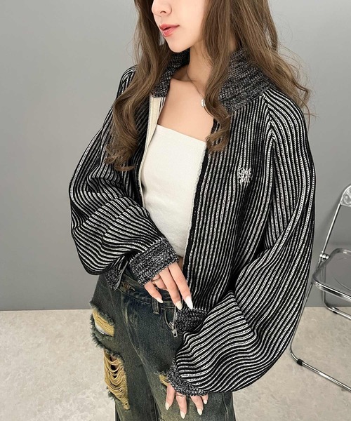 mily bilet（ミウィビレット）の「【mily bilet】お洒落な配色でワンランク上の冬コーデ。配色畦編み胸刺繍ショート丈ジップカーディガン（ニット/セーター・レディース・イエロー/アイボリー/ブラック・MEDIUM/LARGE/X-LARGE/SMALL）」の2枚目の写真