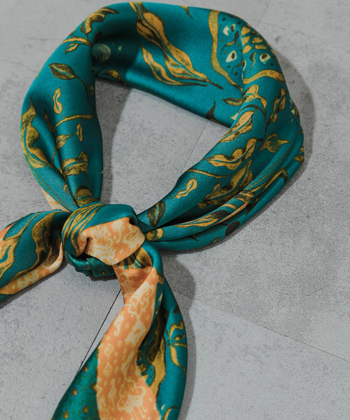 SMELLY（スメリー）の「アソートプリントスカーフ（バンダナ/スカーフ・レディース・ブラック系その他/グリーン系その他・-）」の5枚目の写真