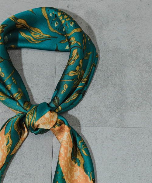 SMELLY（スメリー）の「アソートプリントスカーフ（バンダナ/スカーフ・レディース・ブラック系その他/グリーン系その他・-）」の6枚目の写真