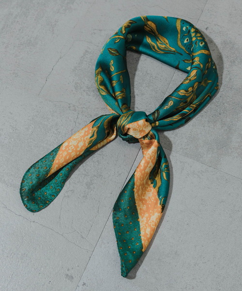 SMELLY（スメリー）の「アソートプリントスカーフ（バンダナ/スカーフ・レディース・ブラック系その他/グリーン系その他・-）」の7枚目の写真