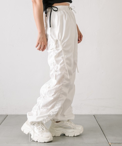 OLIVE des OLIVE(オリーブデオリーブ)の「サイドギャザーリボンパンツ(その他パンツ・レディース・ベージュ/ピンク/ブラック/オフホワイト・FREE)」の2枚目の写真