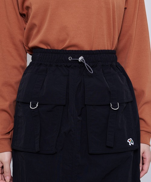 Arnold Palmer（アーノルドパーマー）の「アウトポケット カーゴスカート（スカート・レディース・ベージュ/ブラック・S/M/L）」の3枚目の写真