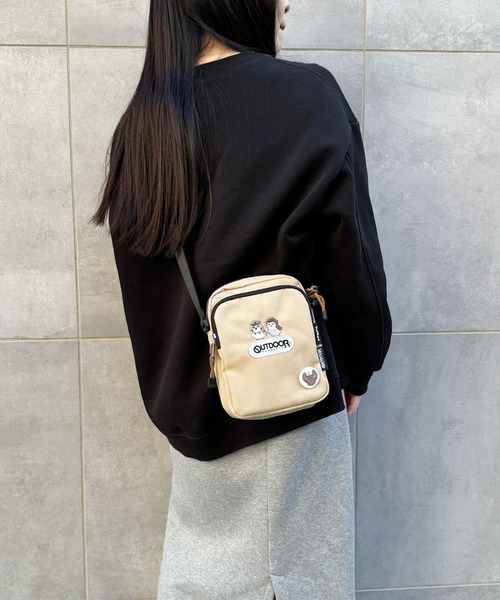 OUTDOOR PRODUCTS(アウトドアプロダクツ)の「ハイキュー!!×OUTDOOR PRODUCTS ミニショルダーバッグ(ショルダーバッグ・レディース・オレンジ/ブラック/グレー/ベージュ・FREE)」の3枚目の写真