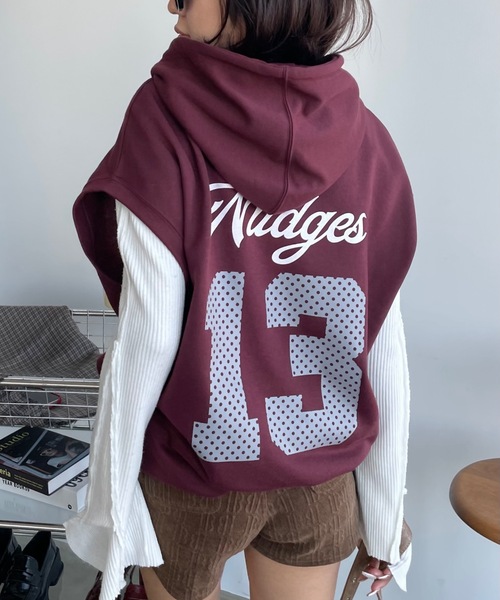 SHAGGIE(シャギー)の「フード付きノースリオーバースウェット(スウェット・レディース・チャコールグレー/ボルドー・FREE)」の2枚目の写真