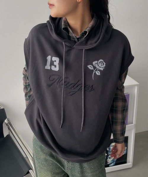 SHAGGIE(シャギー)の「フード付きノースリオーバースウェット(スウェット・レディース・チャコールグレー/ボルドー・FREE)」の10枚目の写真