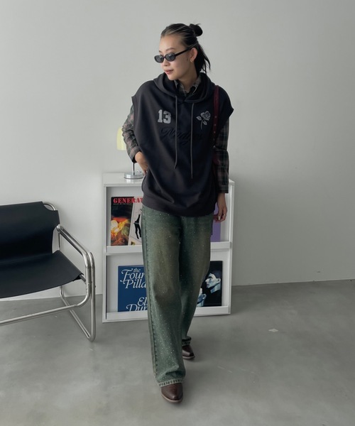 SHAGGIE(シャギー)の「フード付きノースリオーバースウェット(スウェット・レディース・チャコールグレー/ボルドー・FREE)」の12枚目の写真