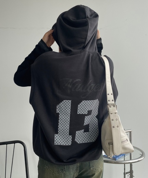 SHAGGIE(シャギー)の「フード付きノースリオーバースウェット(スウェット・レディース・チャコールグレー/ボルドー・FREE)」の7枚目の写真